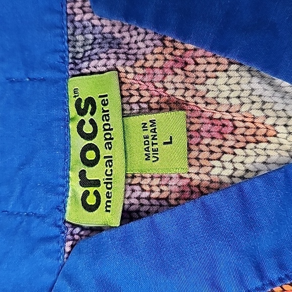Crocs large multicolored medical aparal short sleeve scrub shirt - Picture 5 of 6